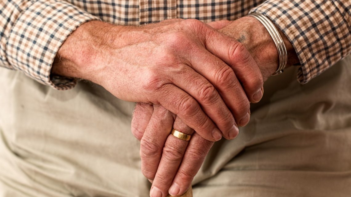 Comment choisir le meilleur régime d’assurance santé pour les personnes âgées?