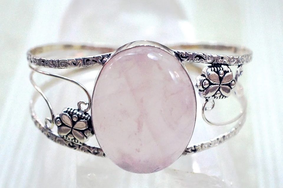 La pierre de quartz rose : que faut-il savoir sur cette gemme ?