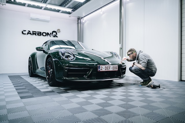 detailing automobile